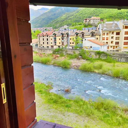 Sobremonte: Vistas Al Rio Gallego Apartamento Biescas (Aragon)