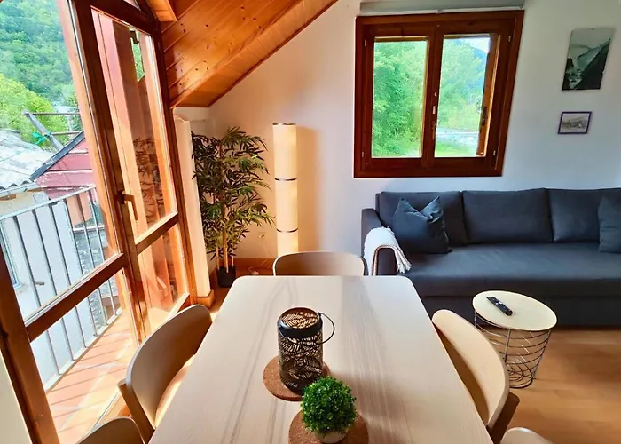 Sobremonte Vistas Al Rio Gallego Biescas (Aragon)